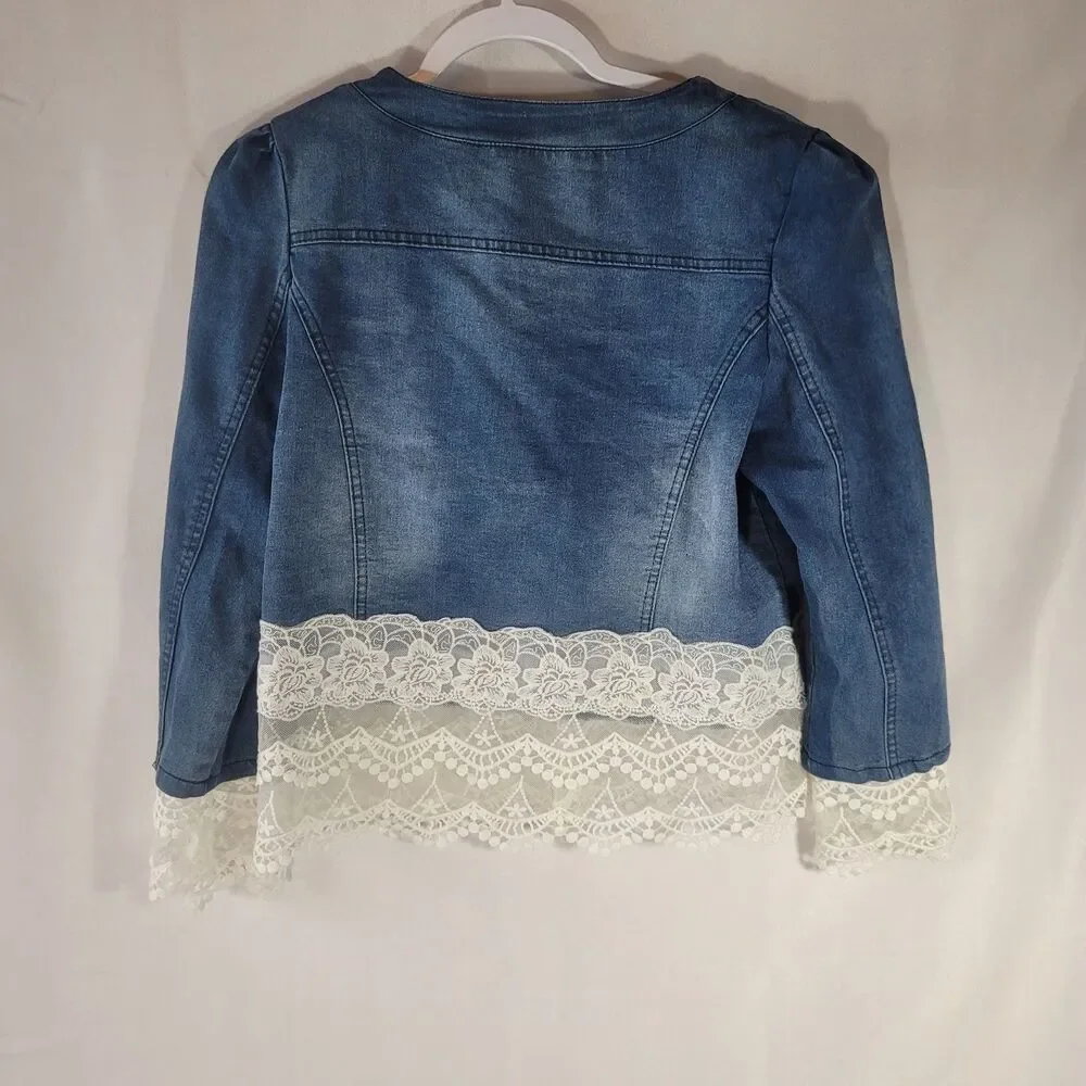 Pearl & Lace Embellished Denim Jacket By LXXY Size 6 Cropped Jean Light Wash